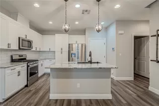 Photo #4: 2280871 Listing 