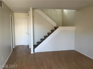 Photo #5: 2280945 Listing