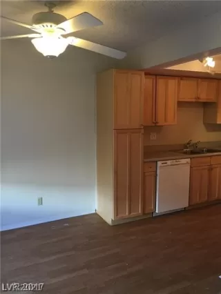 Photo #6: 2280945 Listing