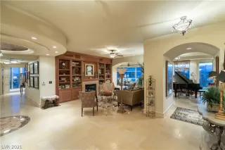 Photo #2: 2280951 Listing