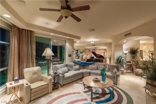 Photo #5: 2280951 Listing