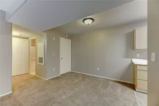 Photo #5: 2280982 Listing 