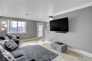 Photo #4: 2281012 Listing