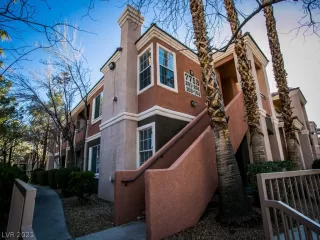 Photo #2: 2281035 Listing