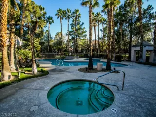 Photo #5: 2281035 Listing