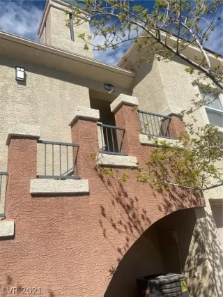 Photo #1: 2281049 Listing