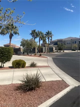 Photo #2: 2281049 Listing