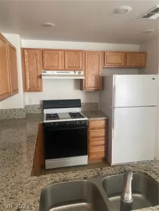 Photo #4: 2281049 Listing