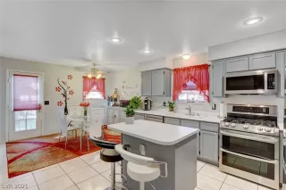 Photo #4: 2281070 Listing