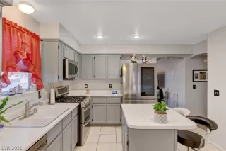 Photo #5: 2281070 Listing