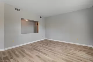 Photo #2: 2281179 Listing