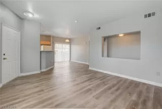 Photo #5: 2281179 Listing