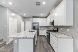 Photo #4: 2281309 Listing 