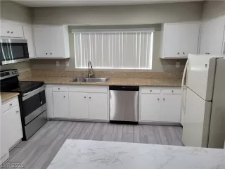 Photo #5: 2281386 Listing