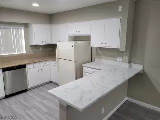 Photo #6: 2281386 Listing
