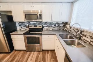 Photo #3: 2281403 Listing 