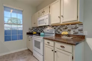 Photo #6: 2281449 Listing