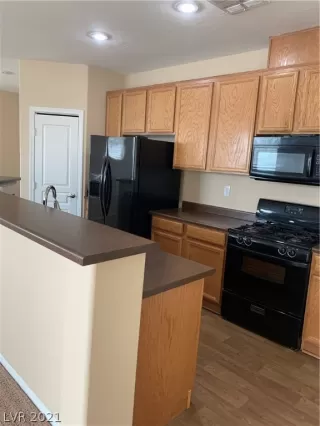 Photo #5: 2281476 Listing