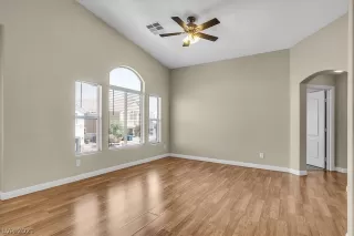 Photo #5: 2281496 Listing