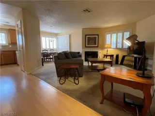 Photo #4: 2281554 Listing