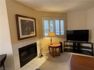 Photo #5: 2281554 Listing