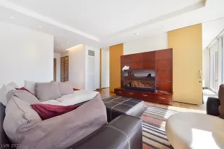 Photo #2: 2281616 Listing