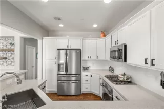 Photo #2: 2281632 Listing 