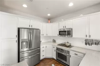 Photo #3: 2281632 Listing 