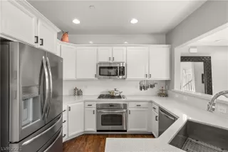 Photo #4: 2281632 Listing 