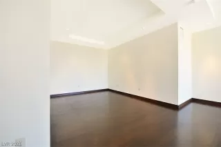 Photo #3: 2281635 Listing