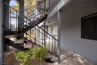 Photo #3: 2281669 Listing