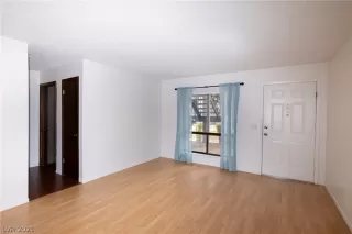 Photo #5: 2281669 Listing