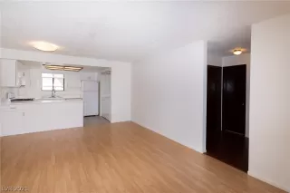 Photo #6: 2281669 Listing