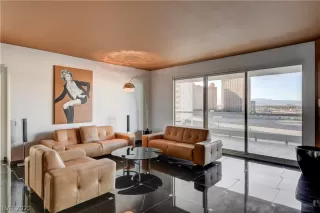 Photo #4: 2281698 Listing