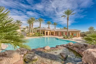 Photo #5: 2281700 Listing