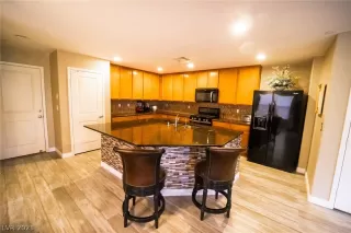 Photo #3: 2281702 Listing