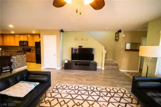 Photo #4: 2281702 Listing