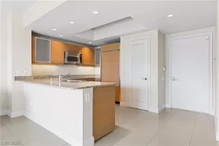 Photo #4: 2281705 Listing