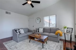 Photo #2: 2281713 Listing 