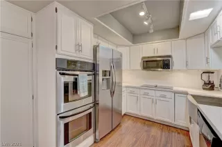 Photo #1: 2281779 Listing 