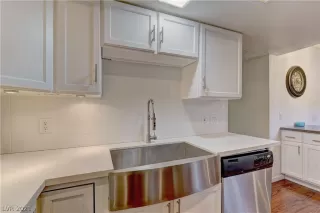 Photo #2: 2281779 Listing 