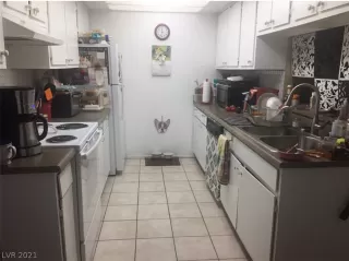 Photo #5: 2281851 Listing