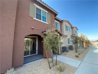 Photo #1: 2281874 Listing 