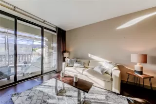 Photo #4: 2281892 Listing 