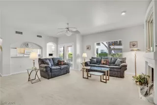 Photo #2: 2281899 Listing