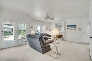 Photo #3: 2281899 Listing