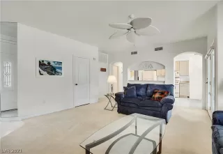 Photo #4: 2281899 Listing