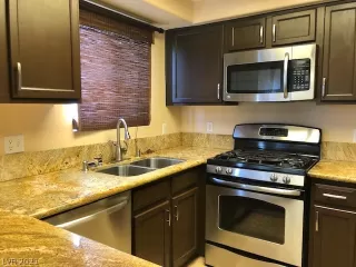 Photo #3: 2281920 Listing