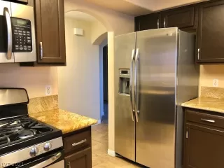 Photo #4: 2281920 Listing