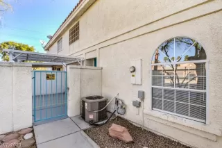 Photo #2: 2281922 Listing 